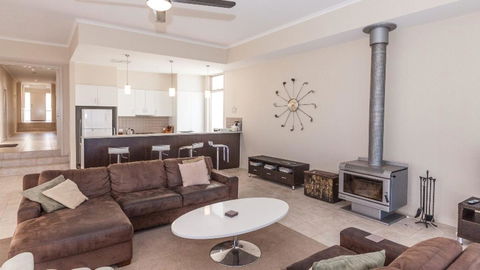 Golfers Paradise (18th Tee) - 52 Huntingdale Drive - Yamba Accommodation 12