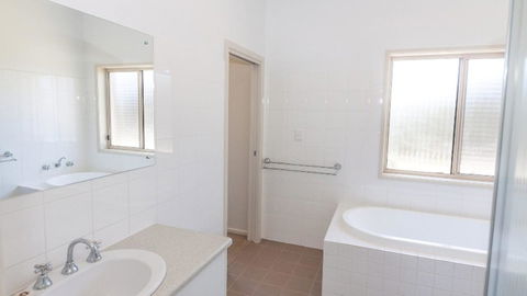 Golfers Paradise (18th Tee) - 52 Huntingdale Drive - Yamba Accommodation 3