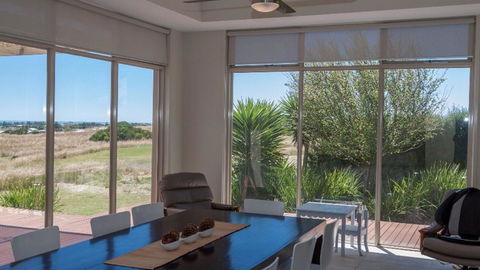 Golfers Paradise (18th Tee) - 52 Huntingdale Drive - Yamba Accommodation 6