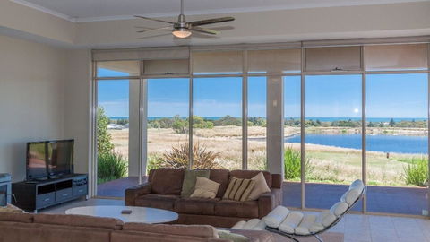 Golfers Paradise (18th Tee) - 52 Huntingdale Drive - Yamba Accommodation 15