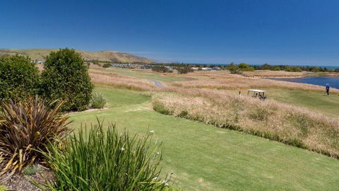 Golfers Paradise (18th Tee) - 52 Huntingdale Drive - Yamba Accommodation 13