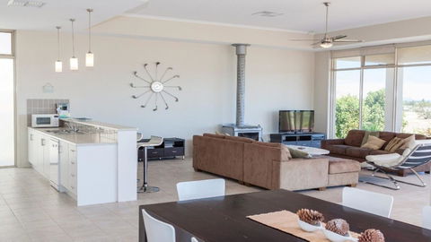 Golfers Paradise (18th Tee) - 52 Huntingdale Drive - Yamba Accommodation 9