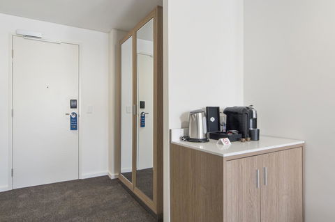 Metro Hotel Perth - Yamba Accommodation 1