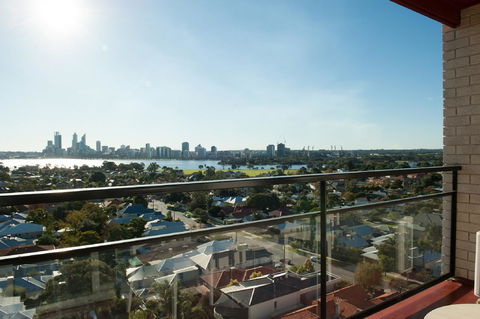 Metro Hotel Perth - Yamba Accommodation 6