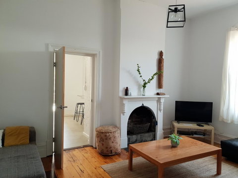 Captain\'s Heritage Cottage - Central Fremantle 2 Bedroom Historic Cottage - Yamba Accommodation 10
