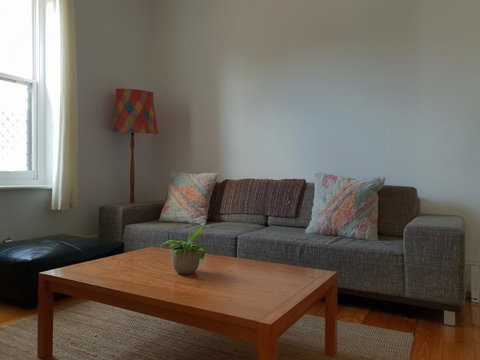 Captain\'s Heritage Cottage - Central Fremantle 2 Bedroom Historic Cottage - Yamba Accommodation 9