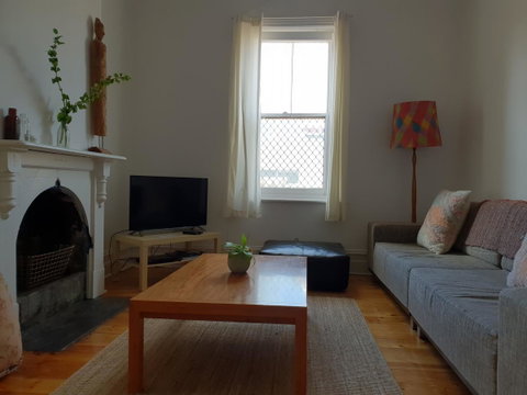 Captain\'s Heritage Cottage - Central Fremantle 2 Bedroom Historic Cottage - Yamba Accommodation 2