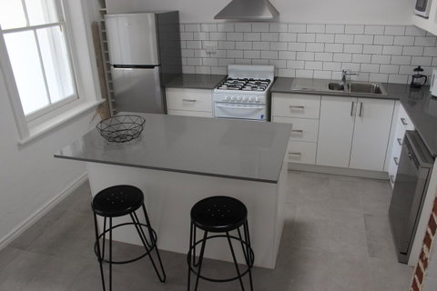 Captain\'s Heritage Cottage - Central Fremantle 2 Bedroom Historic Cottage - Yamba Accommodation 13
