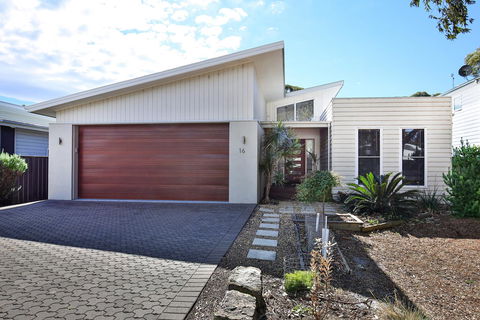 Calming Waters - Pet Friendly - Community Pool - Yamba Accommodation 35