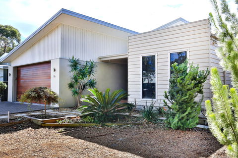 Calming Waters - Pet Friendly - Community Pool - Yamba Accommodation 37