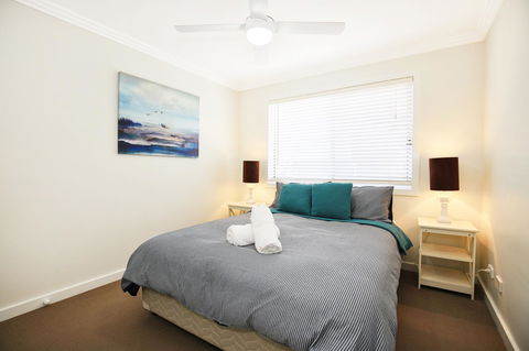 Calming Waters - Pet Friendly - Community Pool - Yamba Accommodation 17