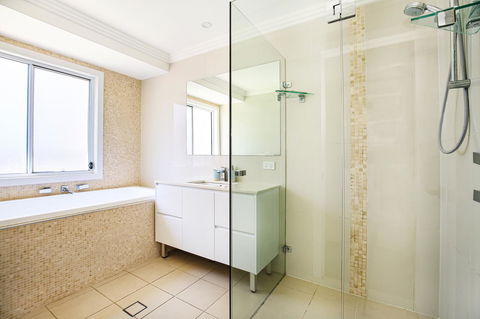 Calming Waters - Pet Friendly - Community Pool - Yamba Accommodation 23
