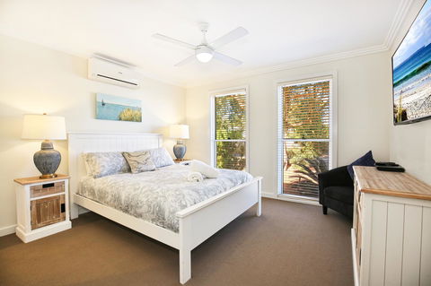 Calming Waters - Pet Friendly - Community Pool - Yamba Accommodation 5