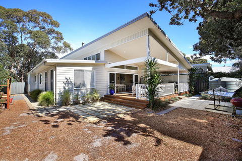 Calming Waters - Pet Friendly - Community Pool - Yamba Accommodation 32