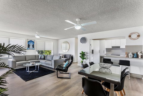 Laman Lodge, Unit 2, 15 Laman Street - Yamba Accommodation 2