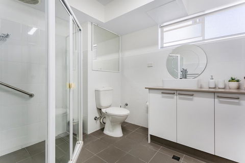 Laman Lodge, Unit 2, 15 Laman Street - Yamba Accommodation 11