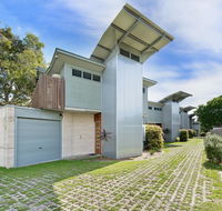 Sun Worship Eco Villas - Yamba Accommodation