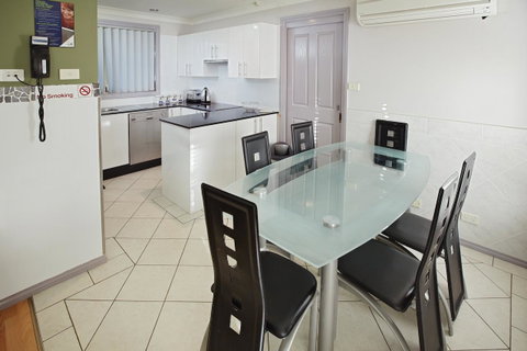 Jesmond Executive Villas - Yamba Accommodation 35