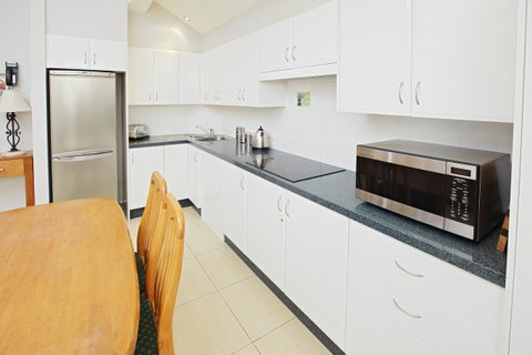 Jesmond Executive Villas - Yamba Accommodation 24