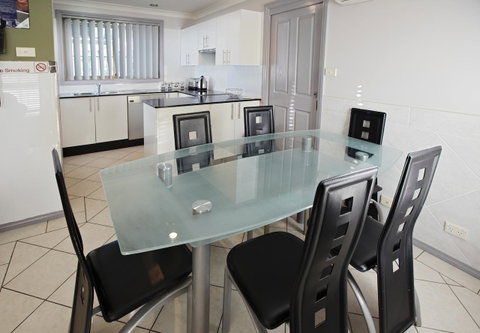 Jesmond Executive Villas - Yamba Accommodation 36