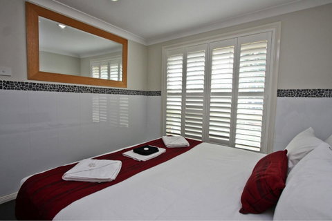 Jesmond Executive Villas - Yamba Accommodation 10