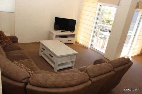Mollymook Cove Apartments - Yamba Accommodation 14