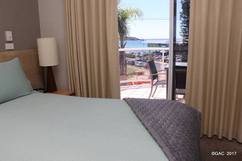 Mollymook Cove Apartments - Yamba Accommodation 6