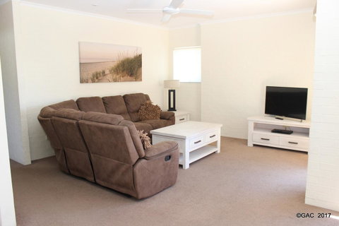 Mollymook Cove Apartments - Yamba Accommodation 9