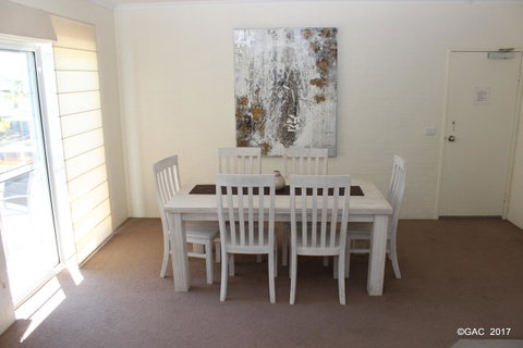 Mollymook Cove Apartments - Yamba Accommodation 13