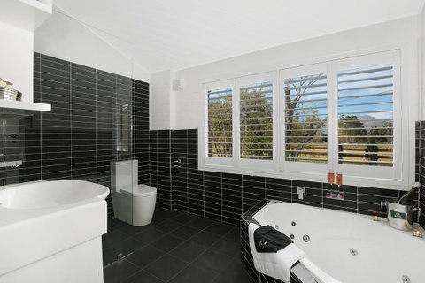 Romanz In The Valley (Luxury B&B) - Yamba Accommodation 13