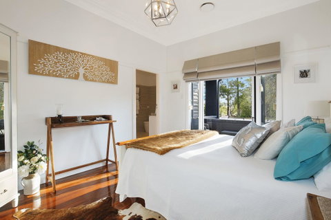 Romanz In The Valley (Luxury B&B) - Yamba Accommodation 8
