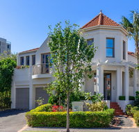 Kensington Self-Contained Modern House 89BROM - Yamba Accommodation