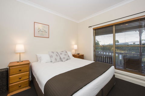 Colonial Court Villas - Yamba Accommodation 11