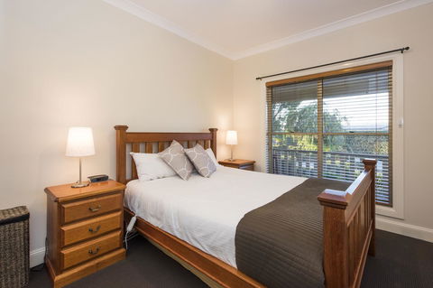 Colonial Court Villas - Yamba Accommodation 12