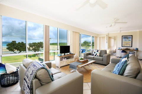 The Rotunda, Gerroa - Yamba Accommodation 7