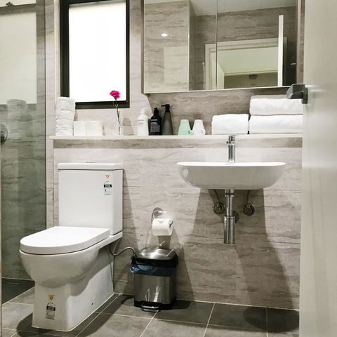 Modern & Cosy 2-Bedroom Apartment Hornsby - Yamba Accommodation 12