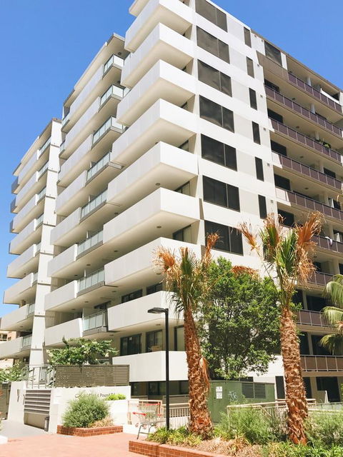 Modern & Cosy 2-Bedroom Apartment Hornsby - Yamba Accommodation 1