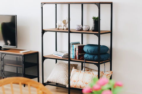 Modern & Cosy 2-Bedroom Apartment Hornsby - Yamba Accommodation 3