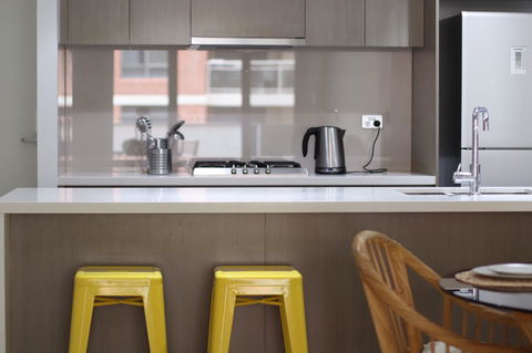 Modern & Cosy 2-Bedroom Apartment Hornsby - Yamba Accommodation 8