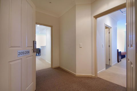 Macquarie Waters Boutique Apartment Hotel - Yamba Accommodation 7