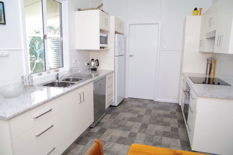 Fleur Cottage, 7 Willow Street - Yamba Accommodation 2
