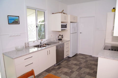 Fleur Cottage, 7 Willow Street - Yamba Accommodation 7