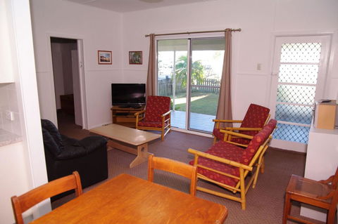 Fleur Cottage, 7 Willow Street - Yamba Accommodation 6