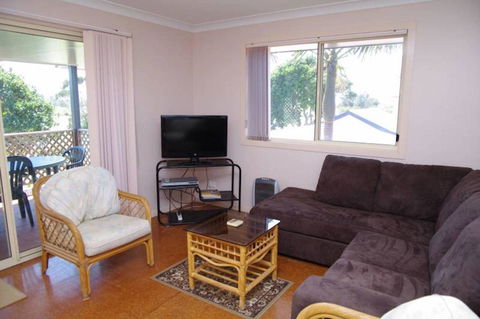 Bellhaven 2, 17 Willow Street - Yamba Accommodation 1