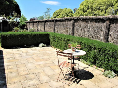 Apple Tree Cottage - Yamba Accommodation 22