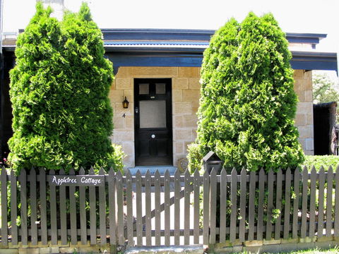 Apple Tree Cottage - Yamba Accommodation 32