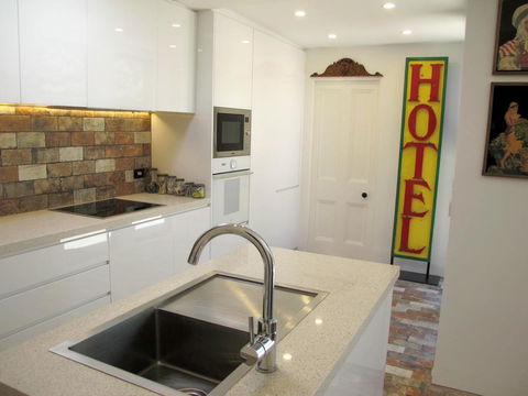 Apple Tree Cottage - Yamba Accommodation 5