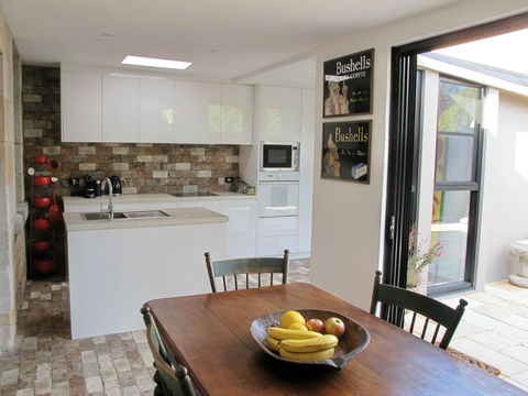 Apple Tree Cottage - Yamba Accommodation 4