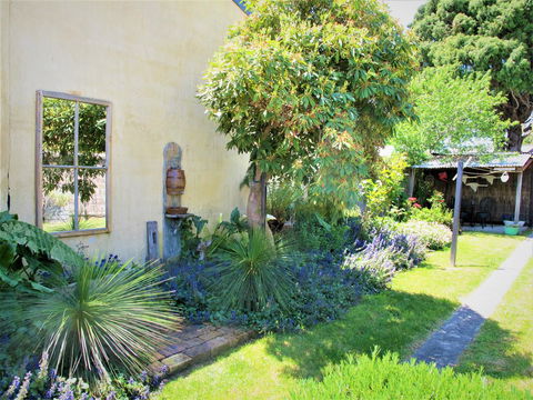Apple Tree Cottage - Yamba Accommodation 23
