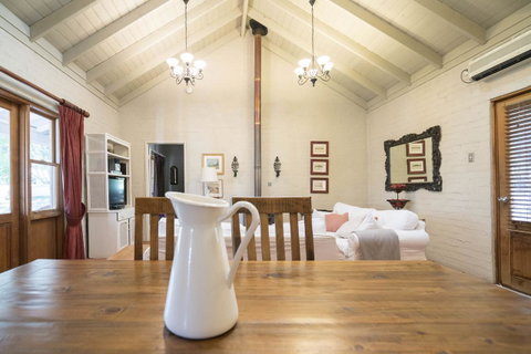 Thistle Hill Guesthouse - Walk To Many Wineries And Restaurants - Yamba Accommodation 30